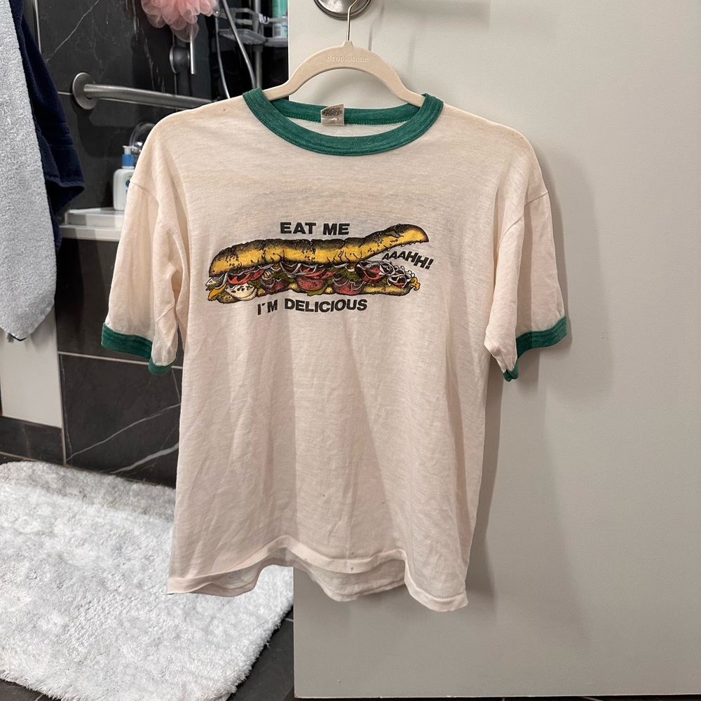 EAT ME I’M DELICIOUS vintage graphic tee